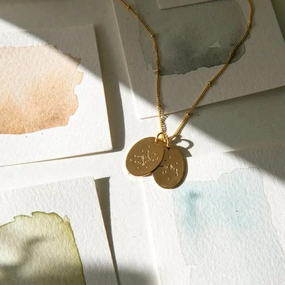 Virgo Minimalist Zodiac Charm Oval Disc Necklace - Picture 7 of 12